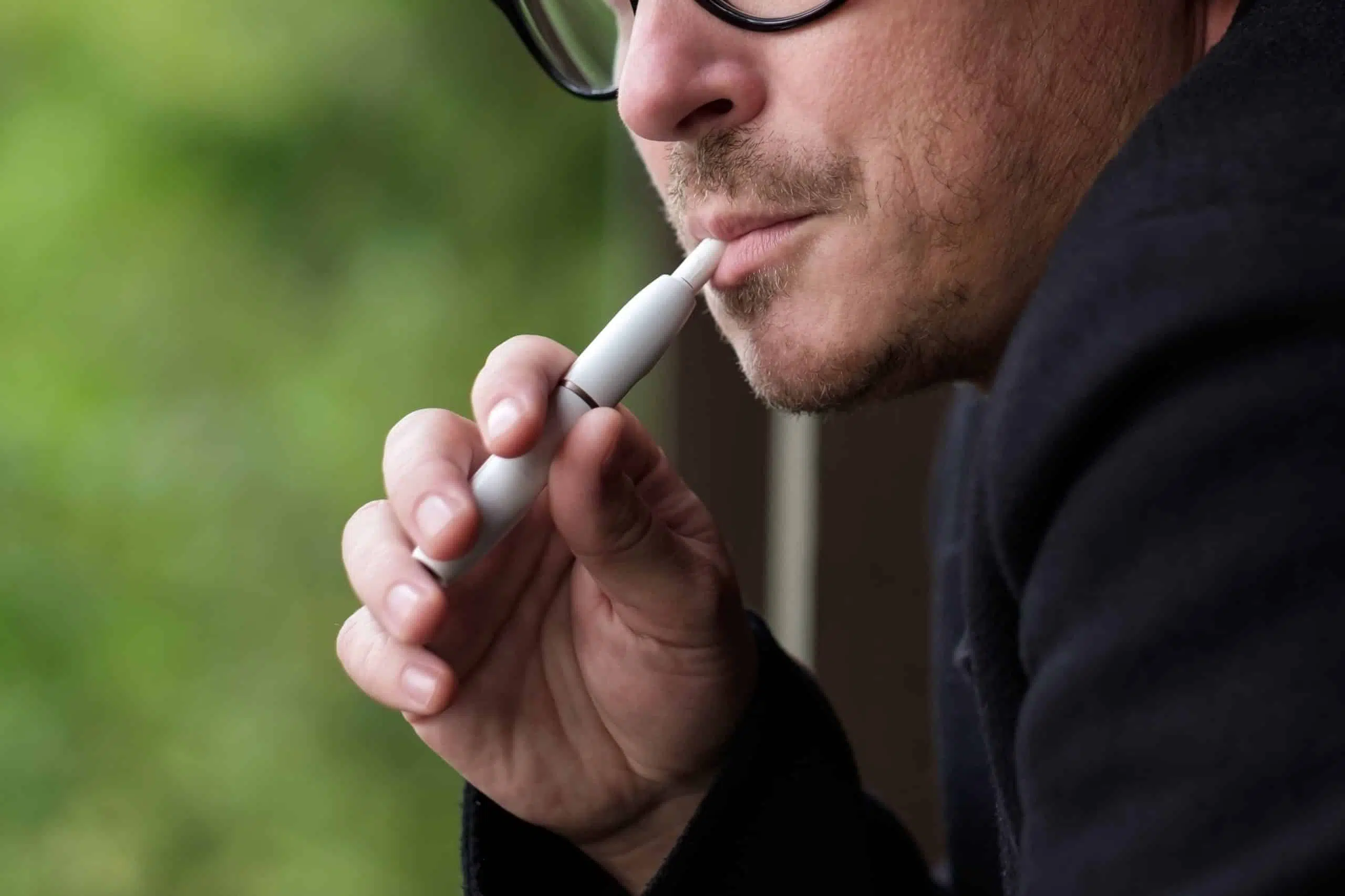 IQOS - O alternativa la fumatul traditional: ce este si cum functioneaza