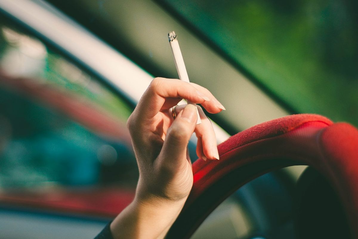 2. Eliminarea mirosului de tigara din masina - Trucuri aplicate