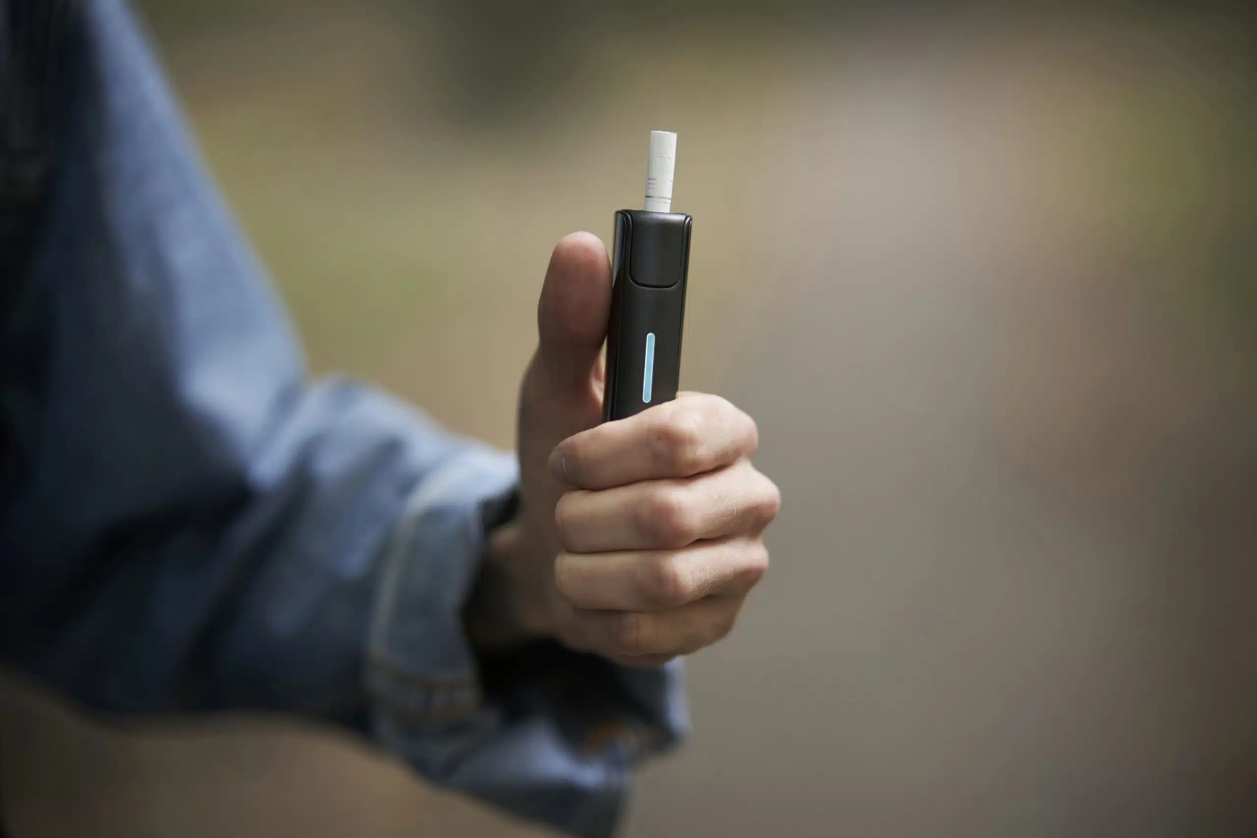 Înțelegerea tehnologiei "heat-not-burn" a dispozitivelor IQOS și Glo