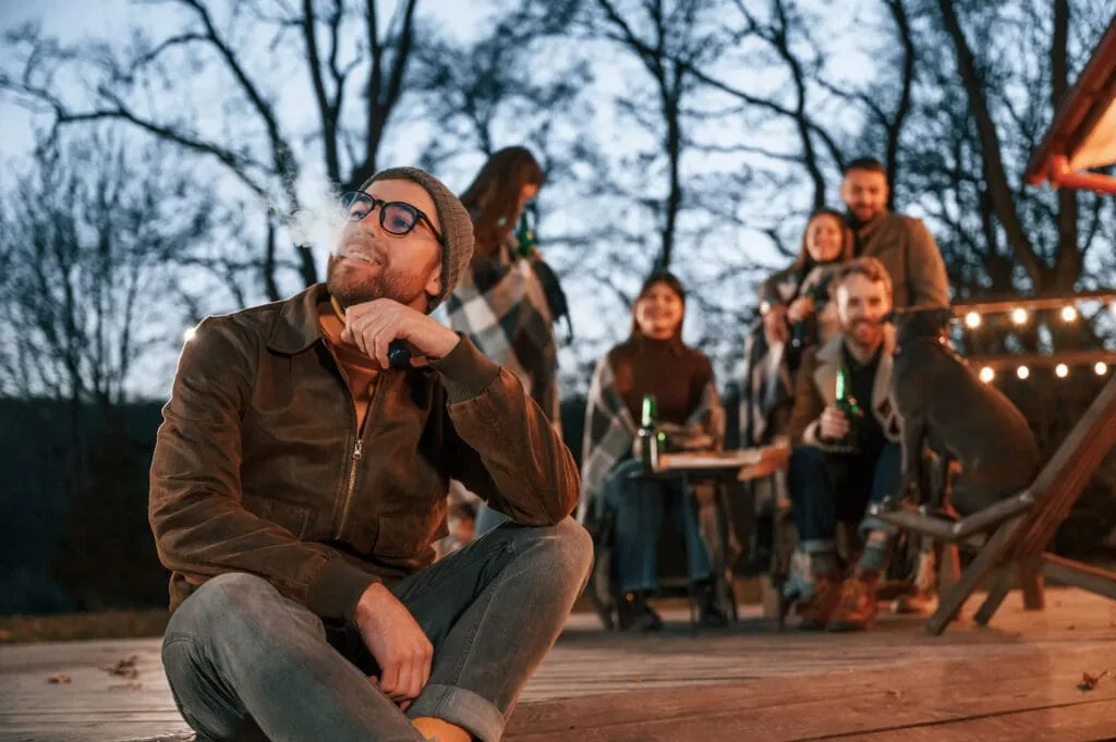 Tutun încălzit vs Vapat: Diferențe Cheie, Disponibilitate și Impact Asupra Sănătății